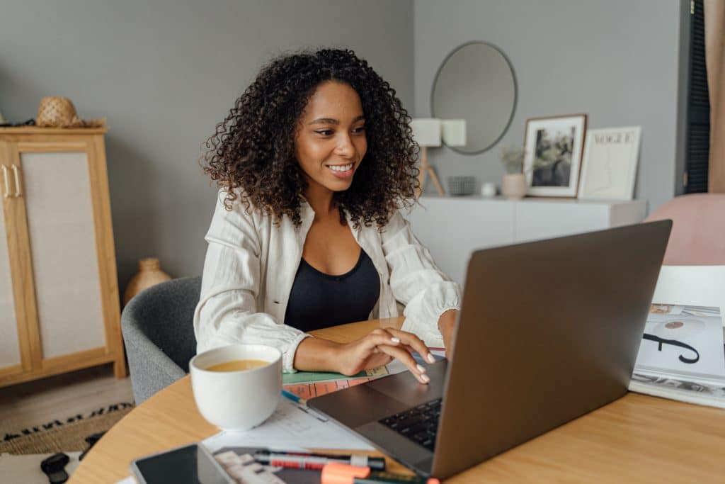 Trabalho no exterior: como é e como conseguir?